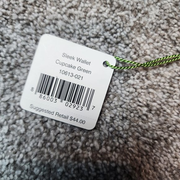 NWT Vera Bradley Sleek Wallet in Cupcake Green Crossbody - Picture 9 of 10